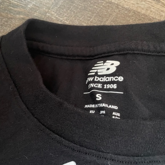 Women’s New Balance Crop Top ( small ) - Picture 2 of 3